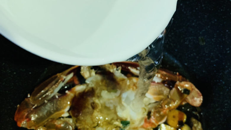 红烧梭子蟹,加半碗清水
