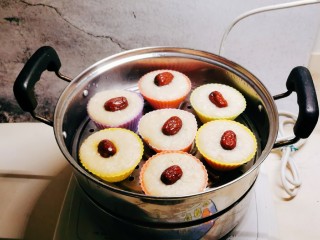 山药红枣糕,凉水上锅蒸18分钟焖2分钟