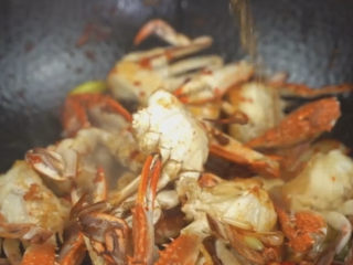 香辣梭子蟹,然后开始调味，料酒可以多放一点，去腥提香