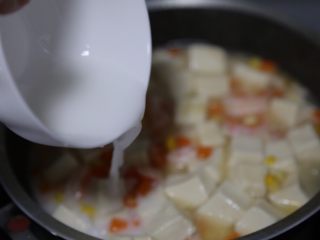 虾仁豆腐羹,最后调入水淀粉，再煮开
