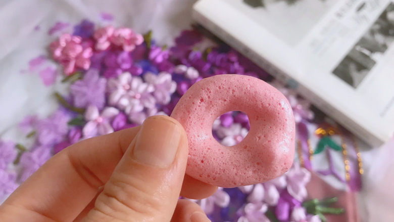 宝宝火龙果甜甜圈🍩,粉粉的甜甜圈🍩