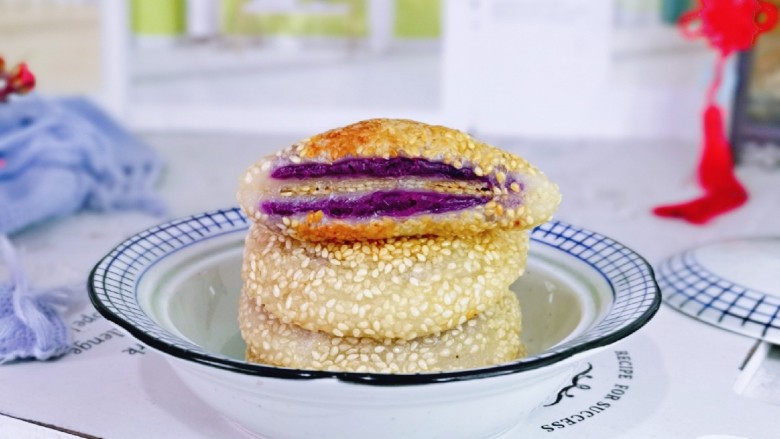 紫薯芝麻饼,香甜软糯的紫薯饼做好啦。