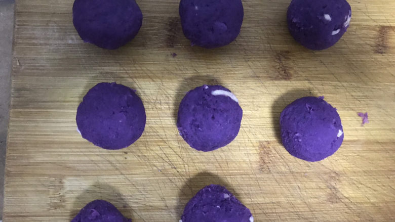 紫薯芝麻饼,全部包完8个