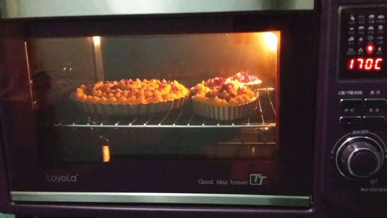 紫薯挞,再送入预热好的烤箱中层：170度上下火，烤25~30分钟