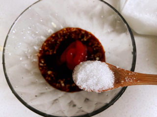 豆皮金针菇卷,糖是盐的两倍。