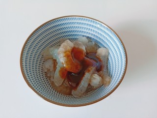 虾仁豆腐羹,对虾加入蚝油提鲜。