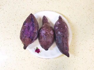 紫薯芝麻饼,紫薯用高压锅蒸熟