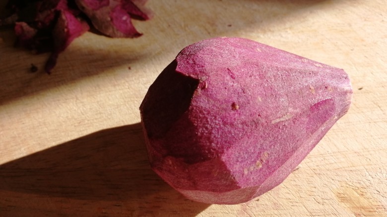紫薯芝麻饼,<a style='color:red;display:inline-block;' href='/shicai/ 2643'>紫薯</a>适去皮。