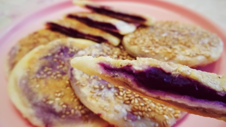 紫薯芝麻饼,趁热吃真的超好吃，酥脆、香甜、软糯。