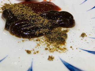 豆皮金针菇卷,撒椒盐
