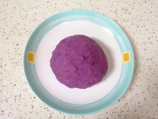 紫薯芝麻饼,揉成面团。