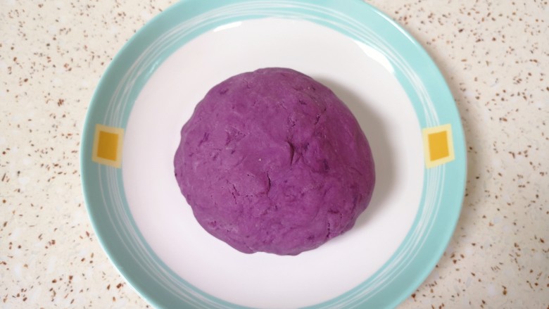 紫薯芝麻饼,揉成面团。