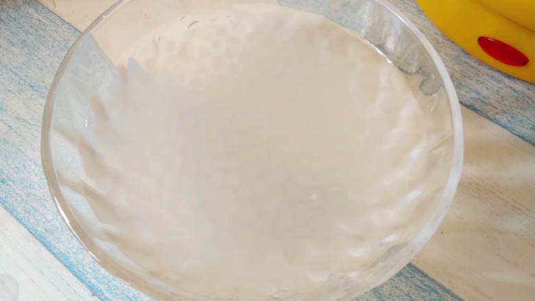 藜麦豆浆西米露,放入凉水中泡泡
