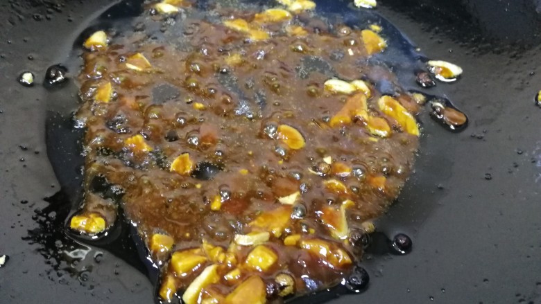 豆皮金针菇卷,小火炒出香味。