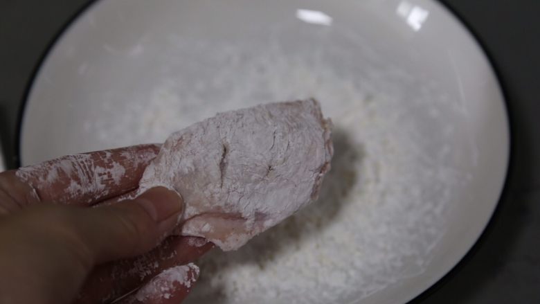 干锅麻辣鸡翅,裹上一层薄薄的干淀粉