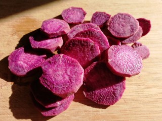 紫薯挞,切片。