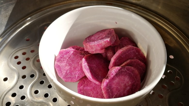 紫薯挞,上锅水开蒸10分钟。