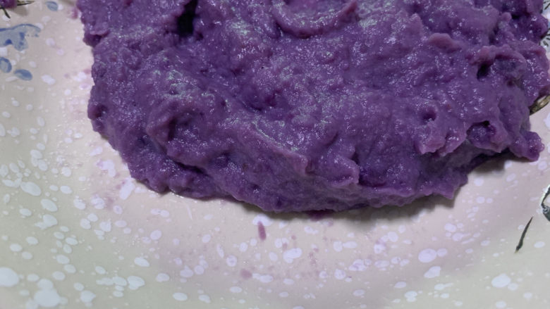 紫薯挞,搅拌成泥