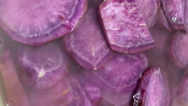 紫薯挞,浸泡水里