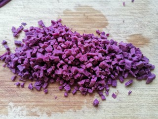 紫薯挞,切成小丁