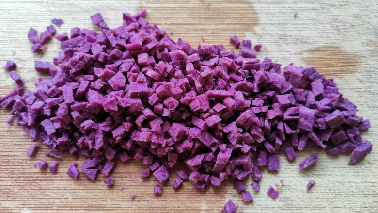 紫薯挞,切成小丁