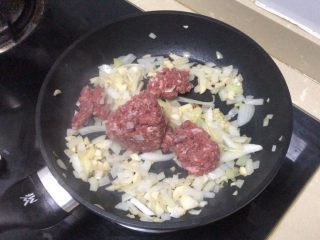 番茄肉酱意面,加入牛肉碎