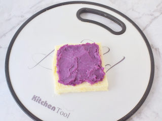 紫薯三明治,再铺上紫薯泥
