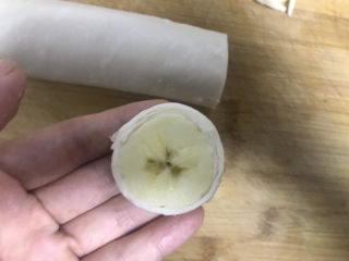 香蕉圈一口酥,切成手指宽大小的圆形