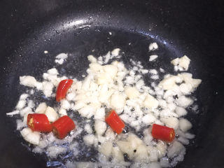 豆皮金针菇卷,喜欢吃辣的，可以放点小米辣。