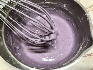 糯米紫薯糕,搅拌均匀，米糊是比较浓稠的样子