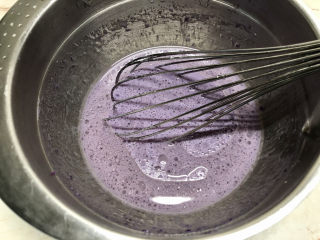 糯米紫薯糕,搅拌均匀，不需要乳化，油在表面没关系的