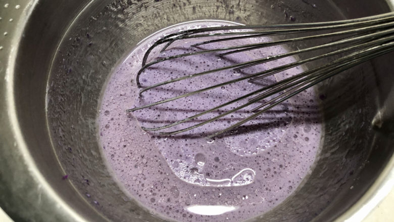 糯米紫薯糕,搅拌均匀，不需要乳化，油在表面没关系的