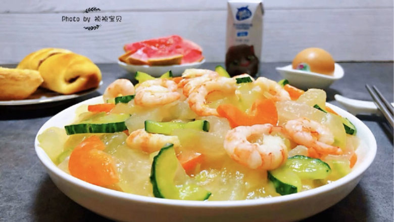 冬瓜炒虾仁,普通的食材用心去做就会给生活增添亮丽的色彩