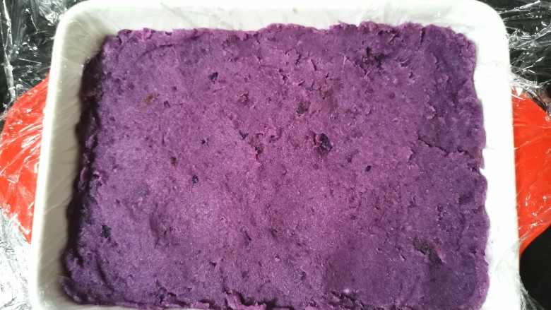 糯米紫薯糕,在放一层紫薯泥