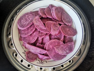 紫薯椰蓉球,水开上锅蒸10分钟
