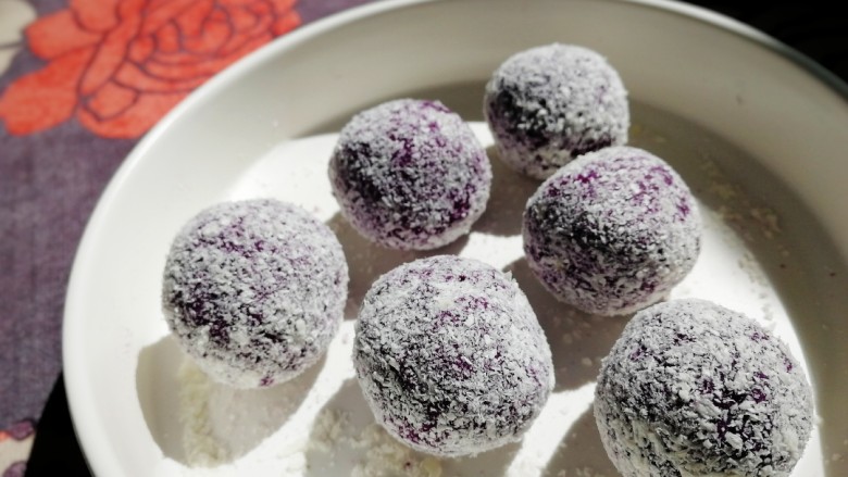 紫薯椰蓉球,做法简单，不错的下午茶点。