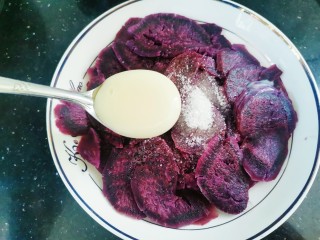 紫薯椰蓉球,加入炼乳