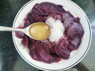 紫薯椰蓉球,加入蜂蜜
