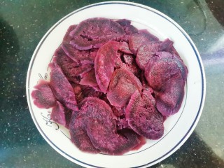 紫薯椰蓉球,蒸好的紫薯