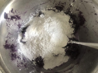 紫薯椰蓉球,加入适量的糯米粉