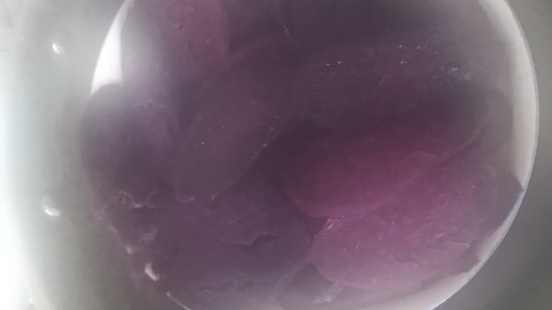 紫薯椰蓉球,上锅蒸熟