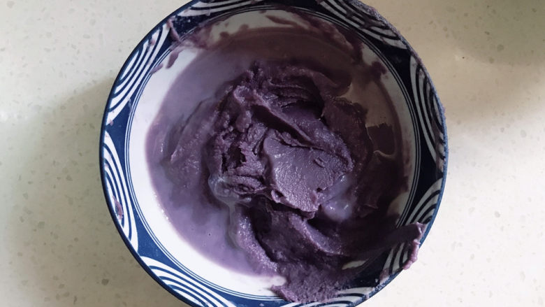 糯米紫薯糕,过完筛后是这样的。