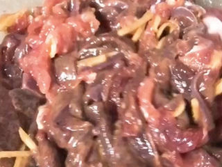 猪肝瘦肉粥,搅拌均匀，腌制一会