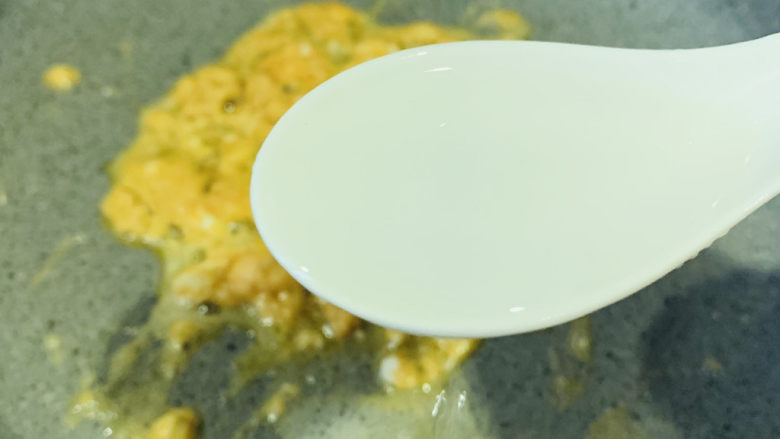 蛋黄焗鸡翅,加两勺白酒