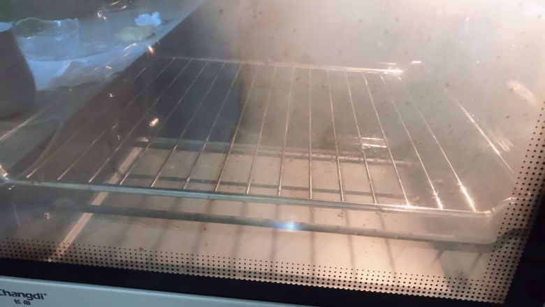 香芋酥,烤箱预热180度。