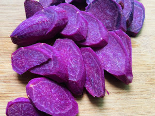 紫薯椰蓉球,切薄片
