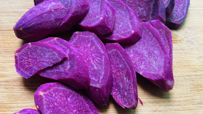 紫薯椰蓉球,切薄片