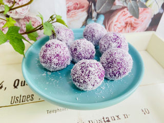 紫薯椰蓉球,均匀的裹上椰蓉