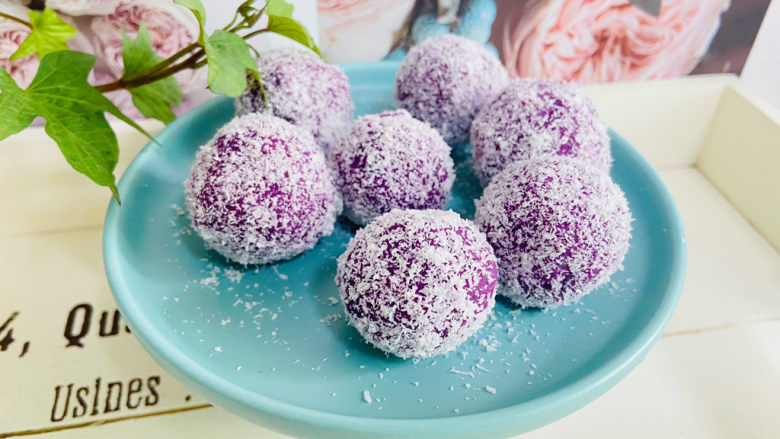 紫薯椰蓉球,均匀的裹上椰蓉