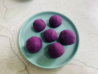 紫薯椰蓉球,依次做好紫薯球